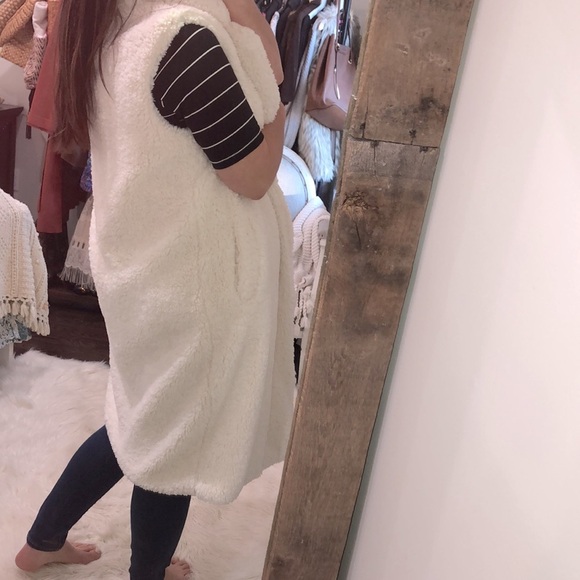 Forever 21 medium ivory fuzzy teddy bear sleeveless duster jacket - Picture 6 of 8
